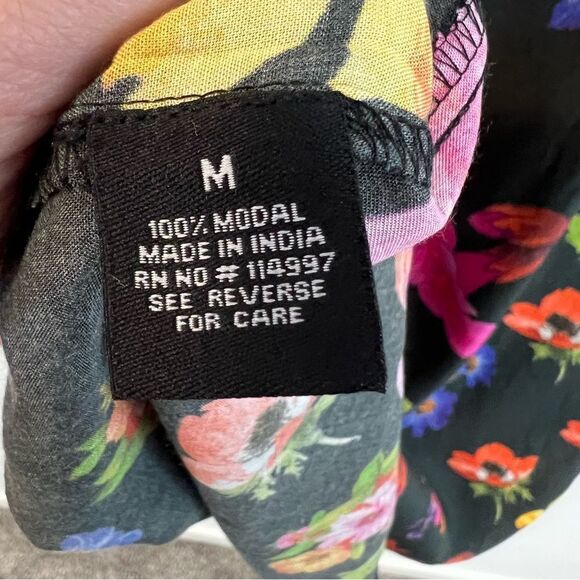 NWT Tolani Collection Women's Black Floral Button-Front Top | Size M - Picture 6 of 8